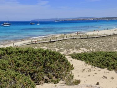 how to get levant beach formentera